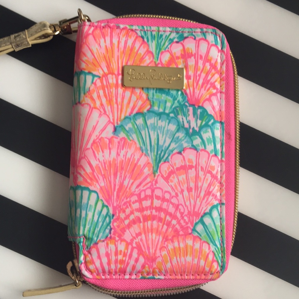 Lilly Pulitzer wristlet/wallet. Previously used.